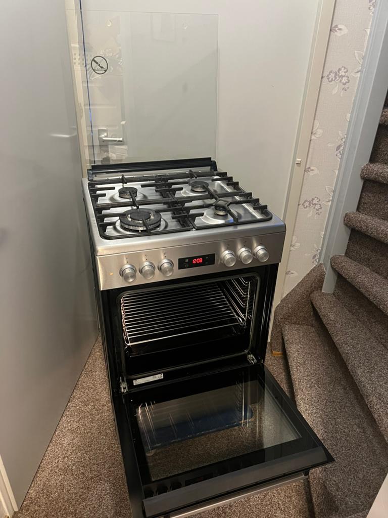 Beko RVS Gasfornuis met Hetelucht Oven / 60 cm breed, Witgoed en Apparatuur, Fornuizen, Zo goed als nieuw, Gas, Vrijstaand, 85 tot 90 cm
