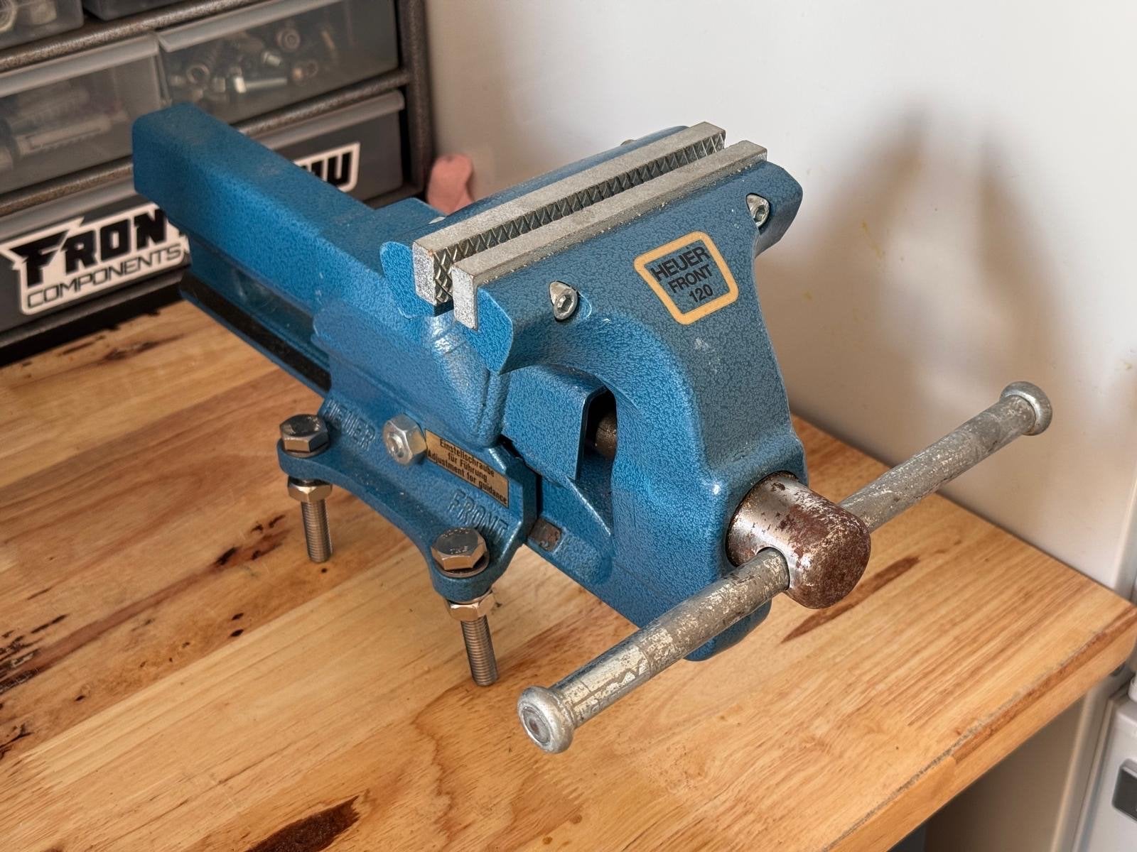 Heuer Front 120 bankschroef, Doe-het-zelf en Verbouw, Ophalen of Verzenden, Zo goed als nieuw, Bankschroef, Overige merken