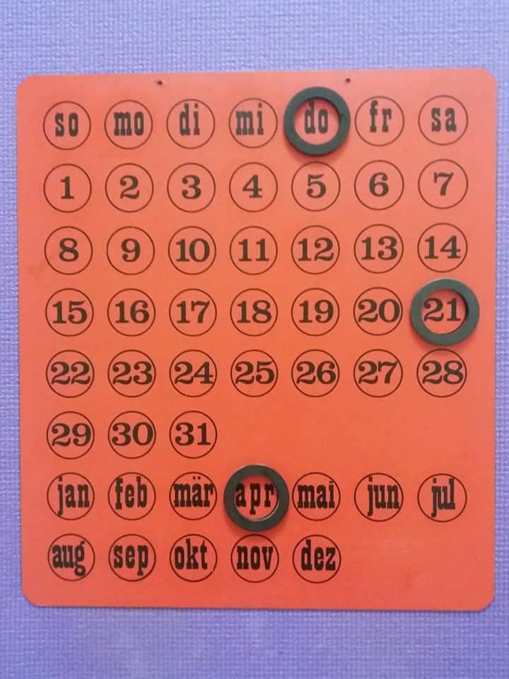 Rode vintage metalen eeuwig durende kalender, Ophalen of Verzenden, Maandkalender, Zo goed als nieuw