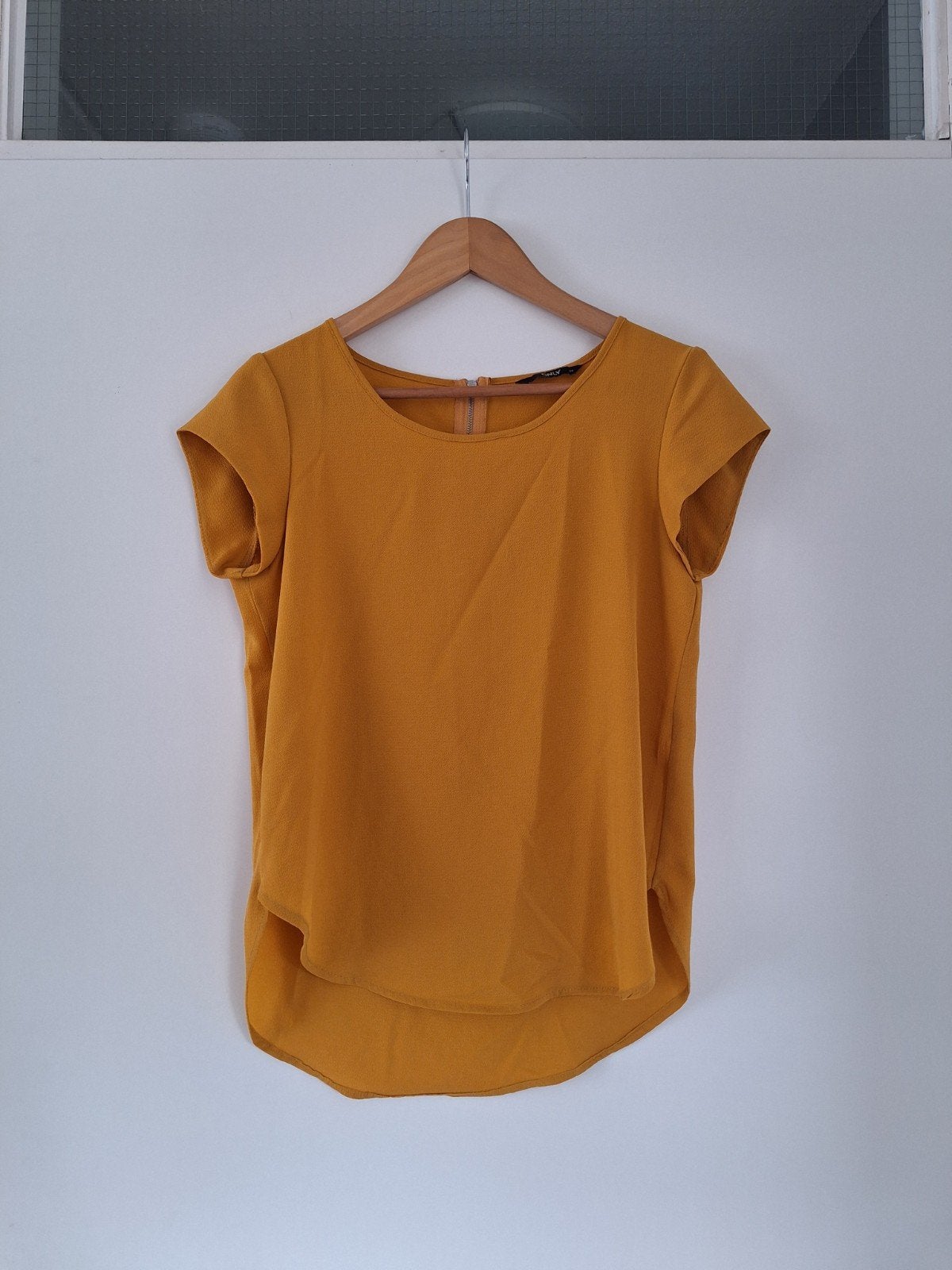 Mooi Shirtje/Top Okergeel/Mosterdgeel van Only mt. XS  €5,-, Kleding | Dames, Only, Geel, Ophalen of Verzenden, Zo goed als nieuw