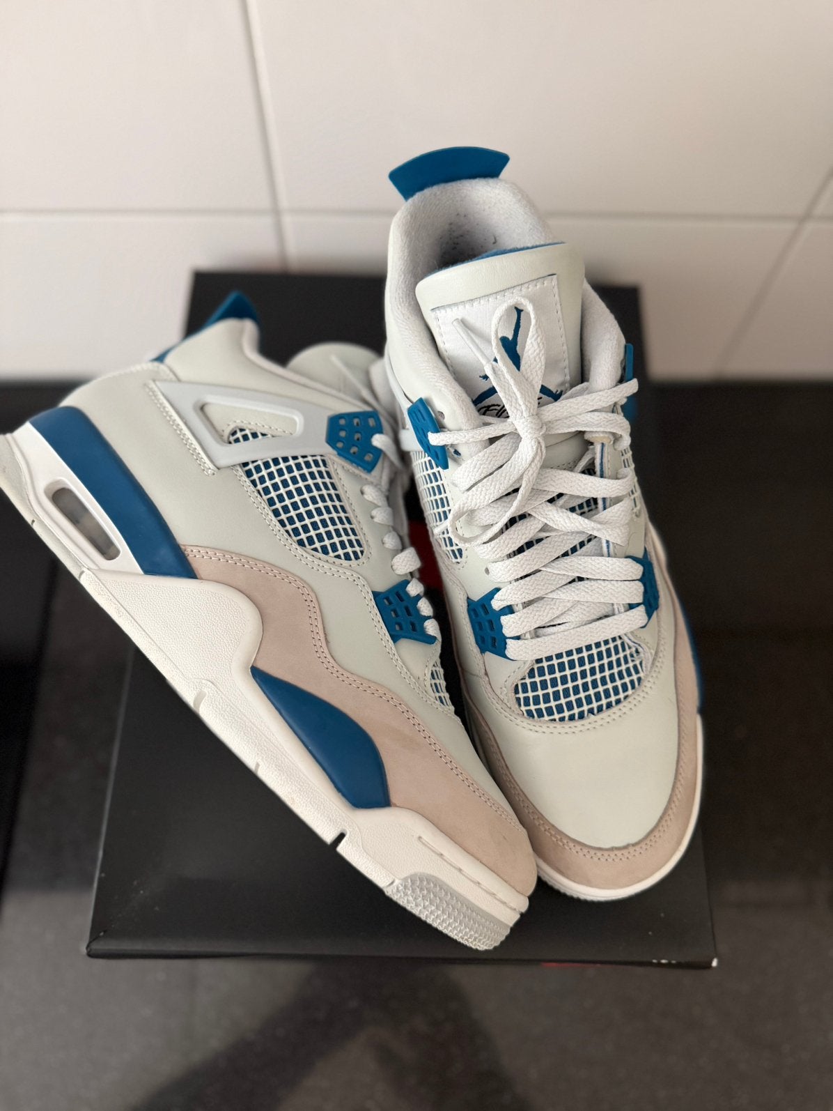 Air Jordan 4 Retro Military Blue (2024) Size US 9.5 / EU 43, Ophalen of Verzenden, Zo goed als nieuw, Blauw