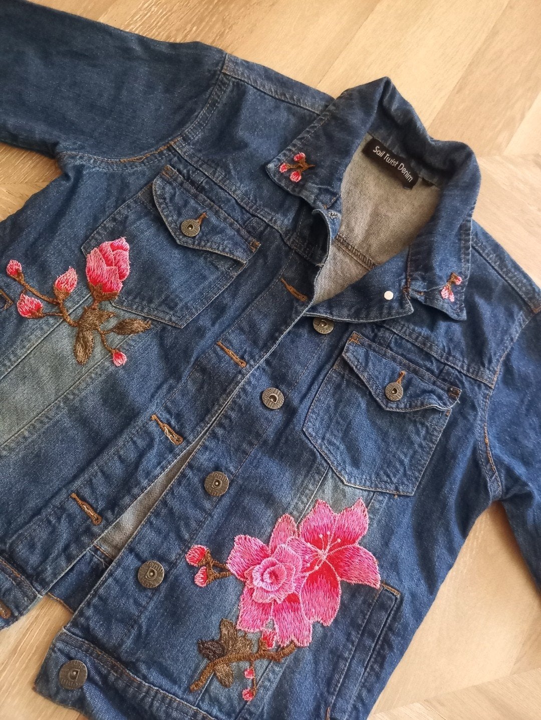 Spijkerjas met bloemen borduursel - Maat M/L, Ophalen of Verzenden, Gedragen, Maat 38/40 (M), Blauw