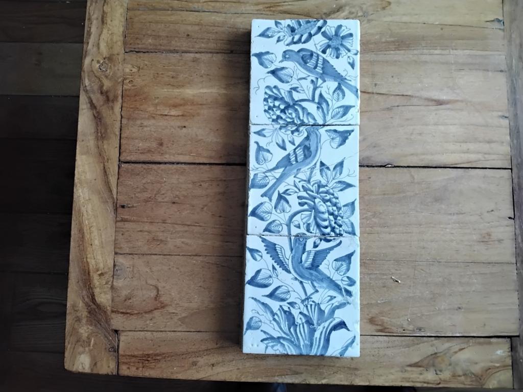 vogeltjes op tegels van een pilaster, Ophalen of Verzenden