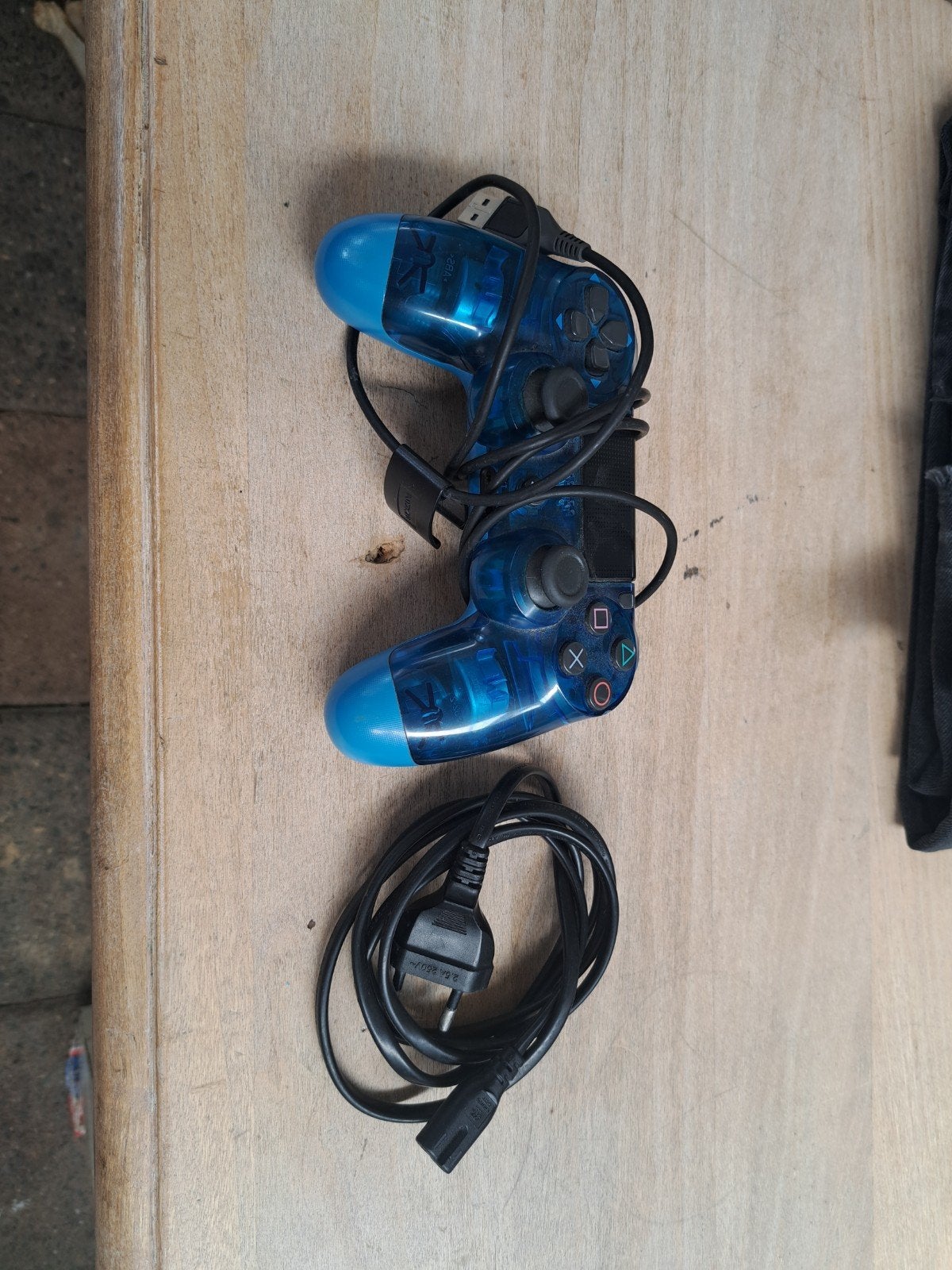 Transparant blauwe bedrade controller voor PlayStation, Gebruikt, Ophalen of Verzenden, Controller, PlayStation 4