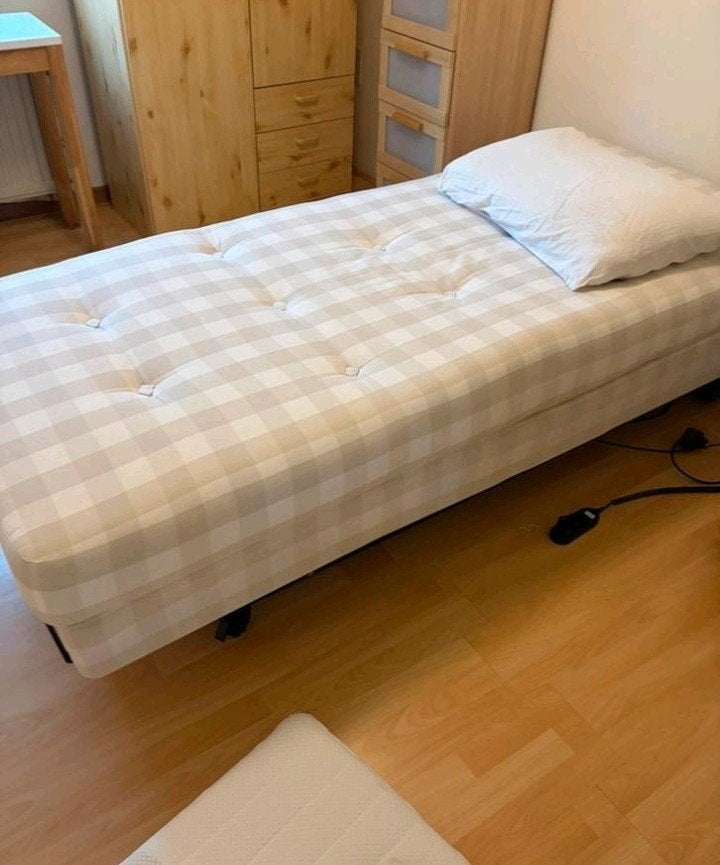Hastens boxspring, elektrisch verstelbaar 210 x 90, Huis en Inrichting, Slaapkamer | Boxsprings, Zo goed als nieuw, 90 cm, 210 cm