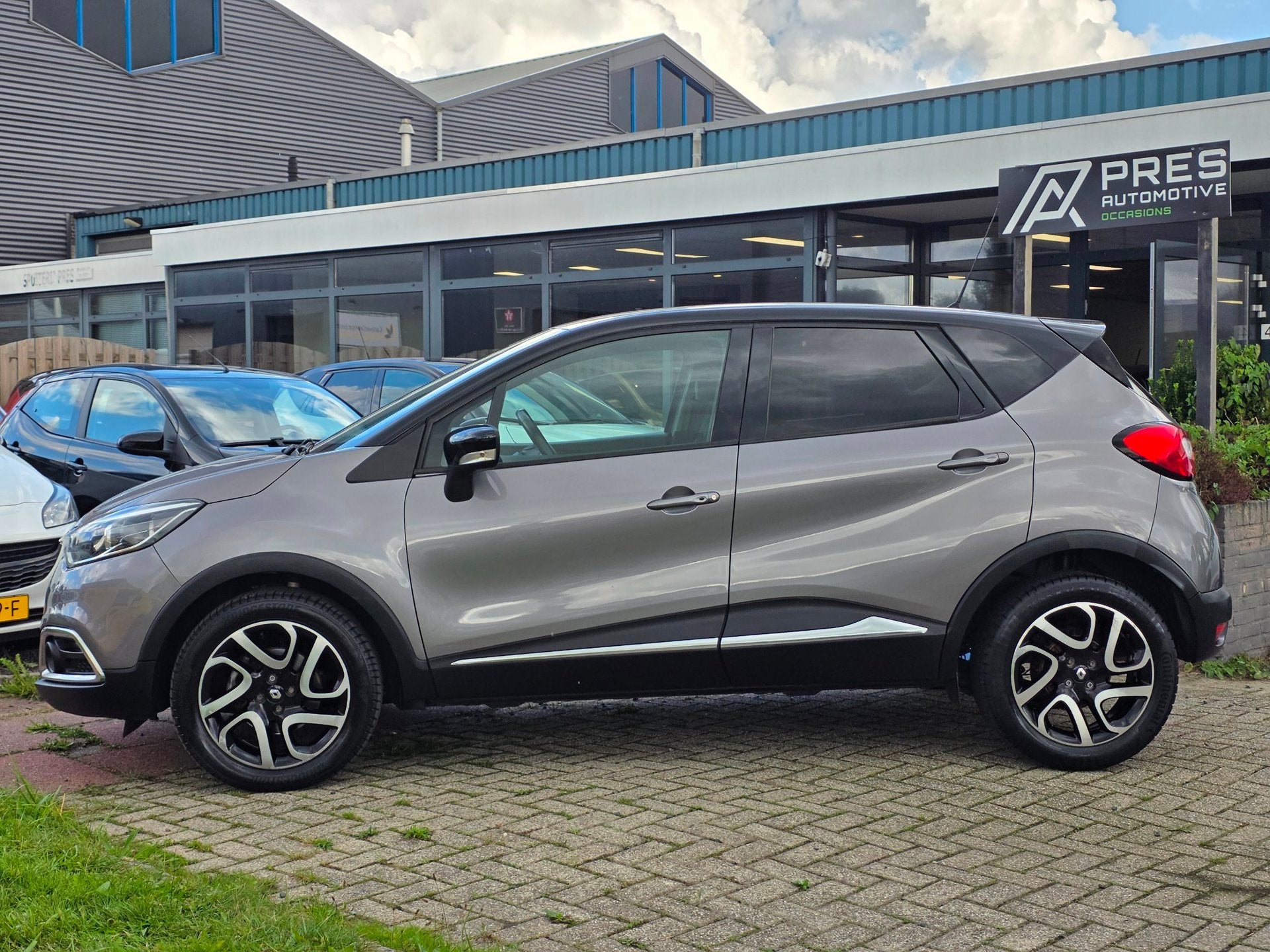 Renault Captur 1.2 TCe Dynamique |AUTOMAAT|CLIMA|CRUISE|NAVI, Auto's, Stof, 4 cilinders, Grijs, SUV of Terreinwagen