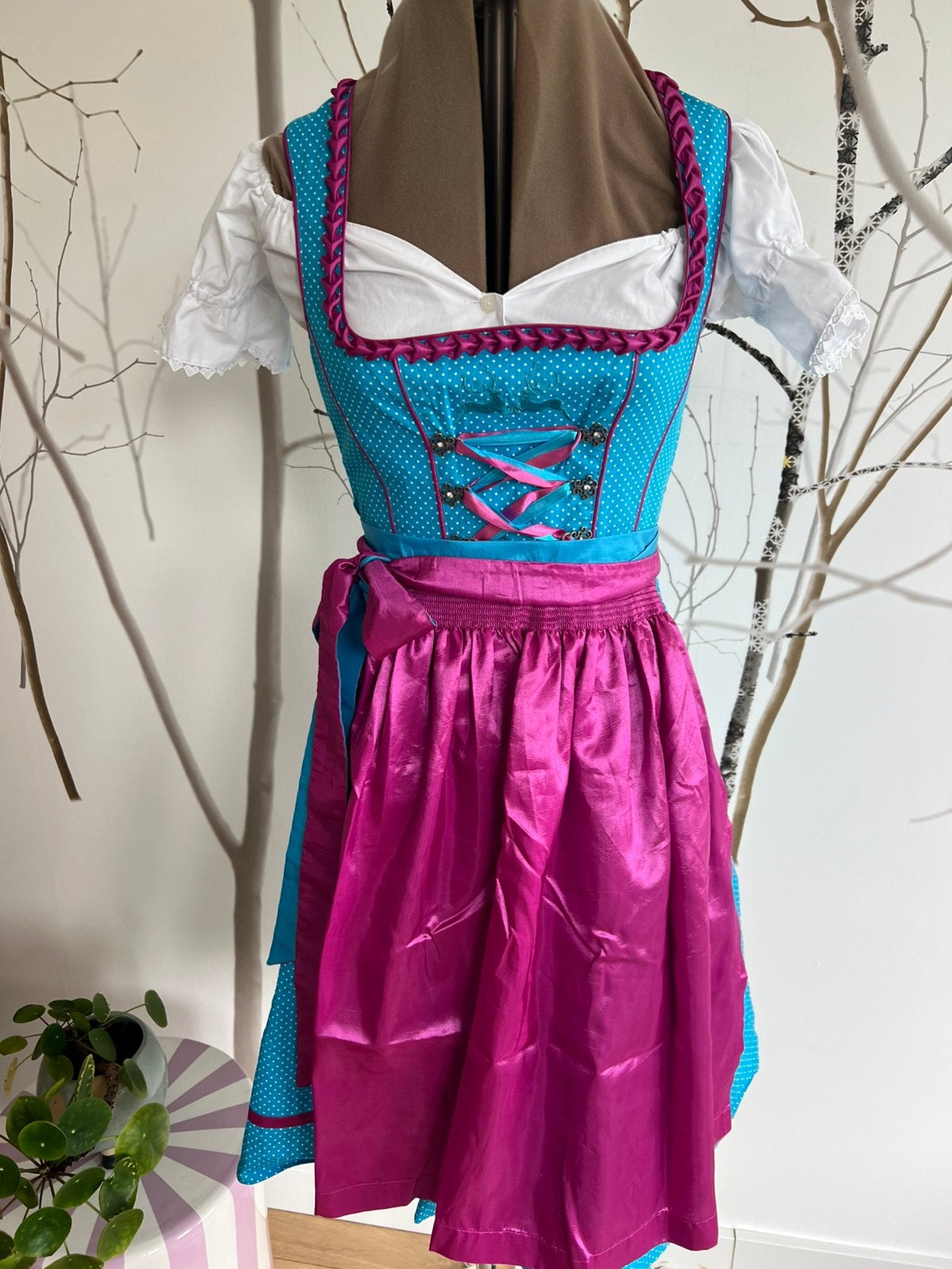 Dirndl 3-delig complete set maat 36 Wiesnkonig, Ophalen of Verzenden, Zo goed als nieuw, Overige thema's