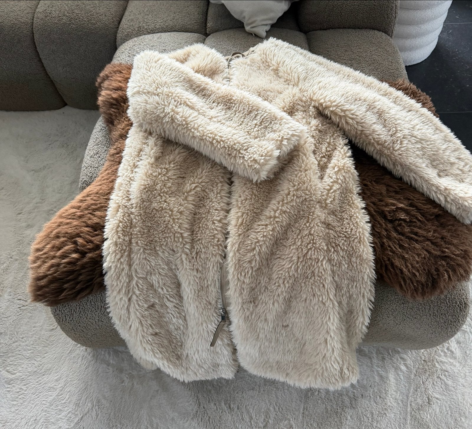 H&M Crèmekleurig Teddy Jasje - Maat M, Verzenden, Zo goed als nieuw, Maat 38/40 (M), Beige