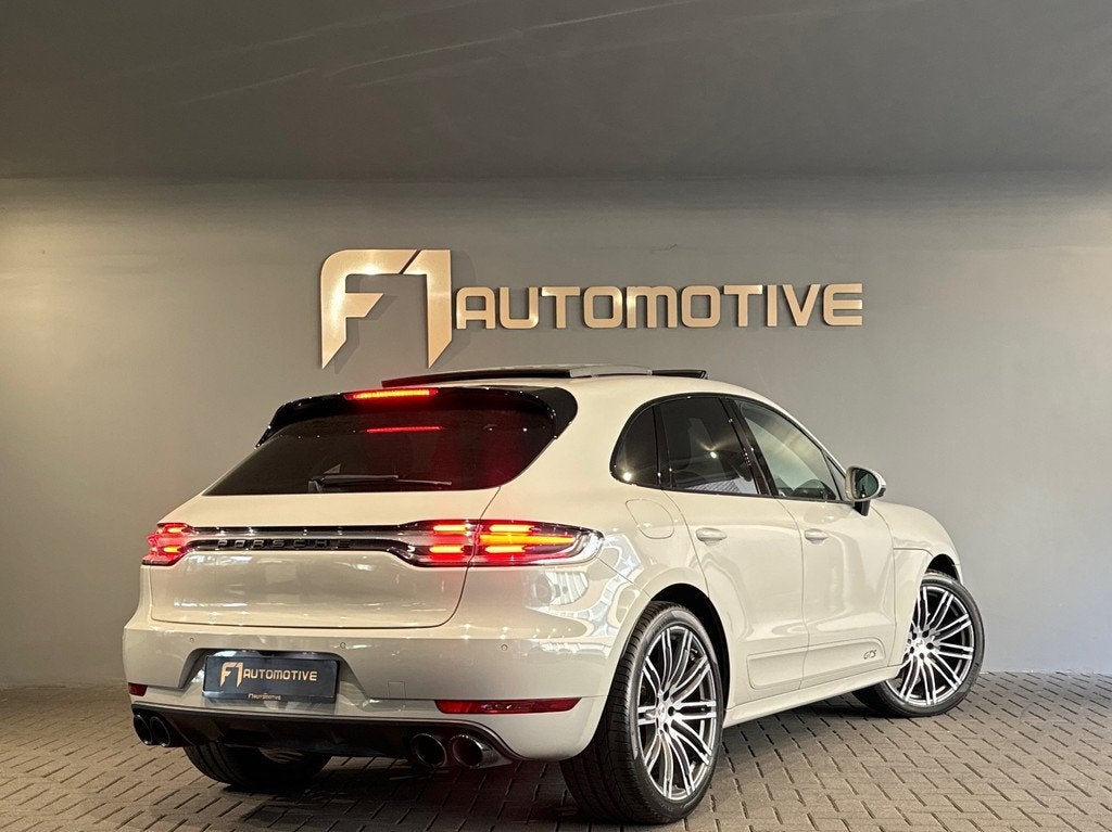 Porsche Macan 2.9 GTS Pano|Sportdesign|Chrono|Luchtv|Trekhaa, Auto's, Porsche, Automaat, Gebruikt, 1885 kg, Bedrijf