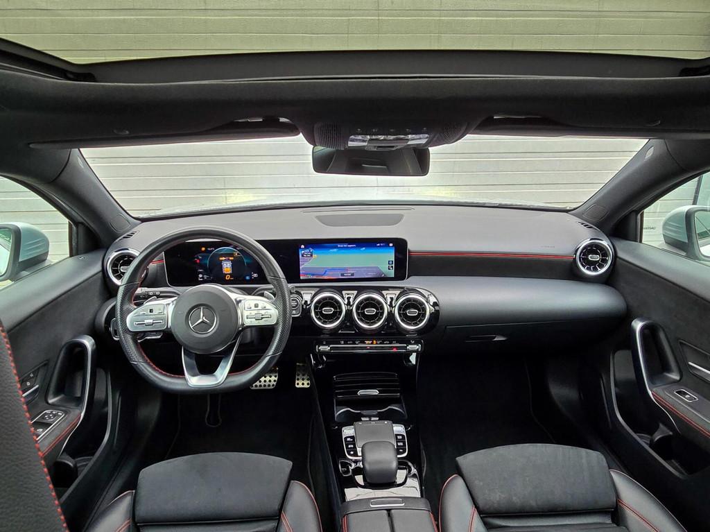 MERCEDES A-KLASSE 180 AMG |AUTOMAAT|PANO|CAMERA, Auto's, 136 pk, Gebruikt, 4 cilinders, Origineel Nederlands