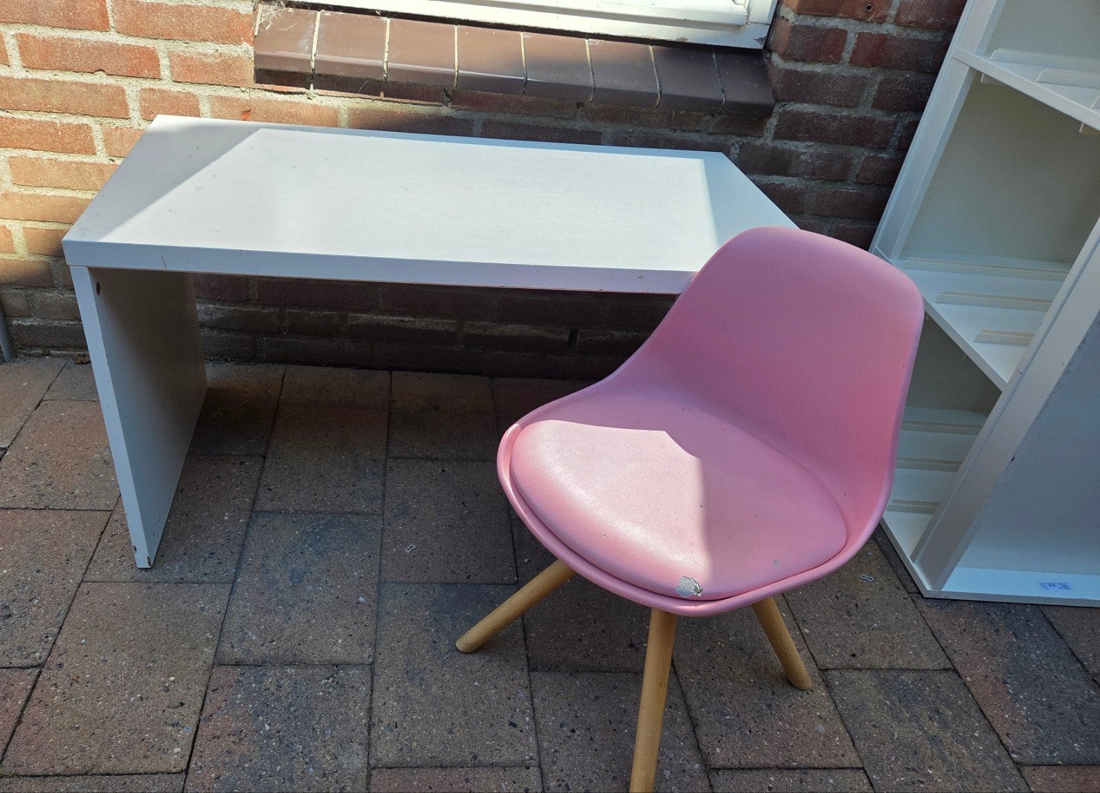 IKEA bureautje met roze stoeltje - opknapper, Ophalen, Gebruikt, Kinderbureau, IKEA