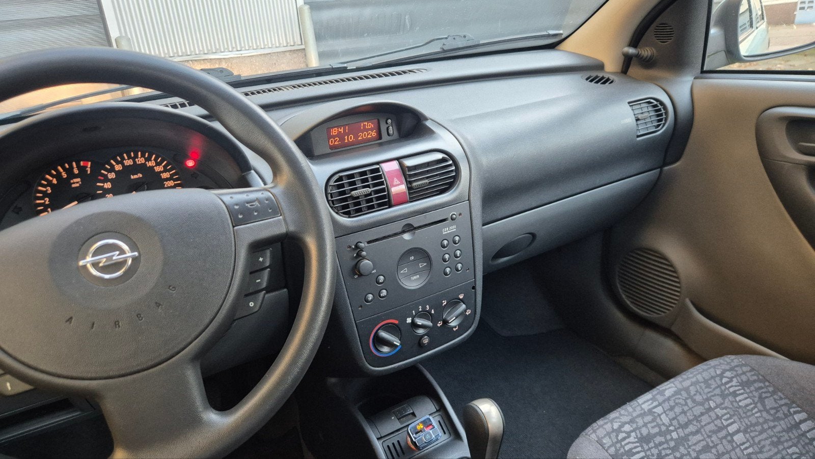 Foto 23 van Opel Corsa 1.2 5D AUTOMAAT | NIEUWE APK | DISTRIBUTIE VV