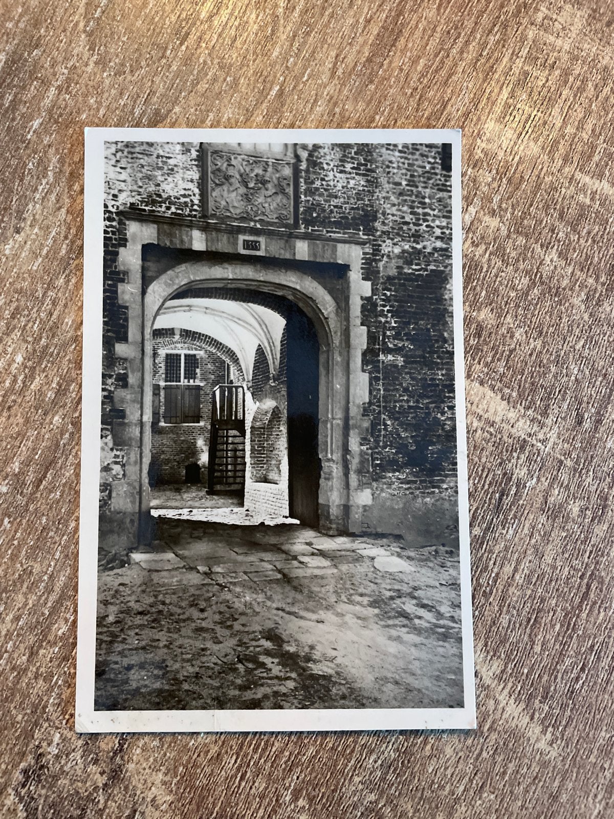 Oude ansichtkaart Kasteel Hernen (Toegangspoort) - 1950, Ophalen of Verzenden, 1940 tot 1960, Gelopen, Gelderland