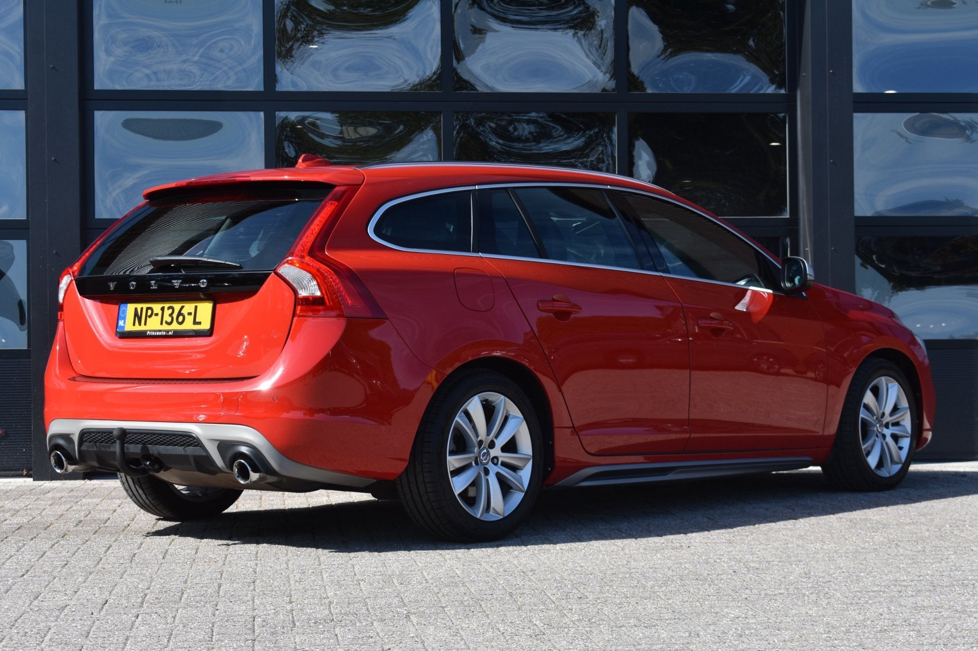 Volvo V60 2.0 T3 R-Design '17 Xenon Clima Navi Cruise Inruil, Gebruikt, 4 cilinders, 1969 cc, Origineel Nederlands