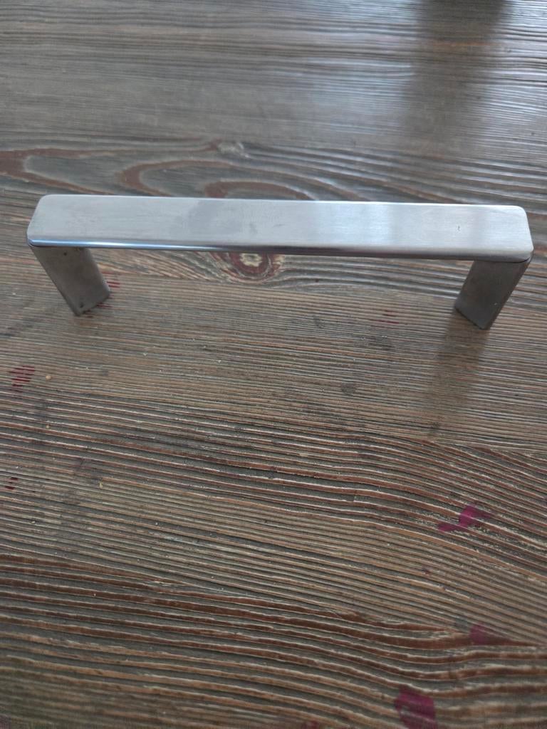 RVS handvat met schroeven - 14 cm, Doe-het-zelf en Verbouw, IJzerwaren en Bevestigingsmiddelen, Ophalen, 50 tot 100 mm, Gebruikt