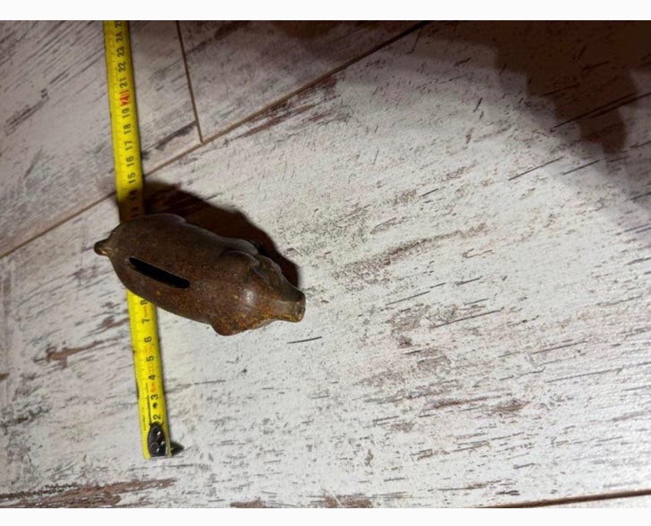 Charmant Antiek Aardewerk Spaarvarken - 10cm, Verzamelen, Spaarpotten, Ophalen of Verzenden, Gebruikt, Steen, Aardewerk of Keramiek