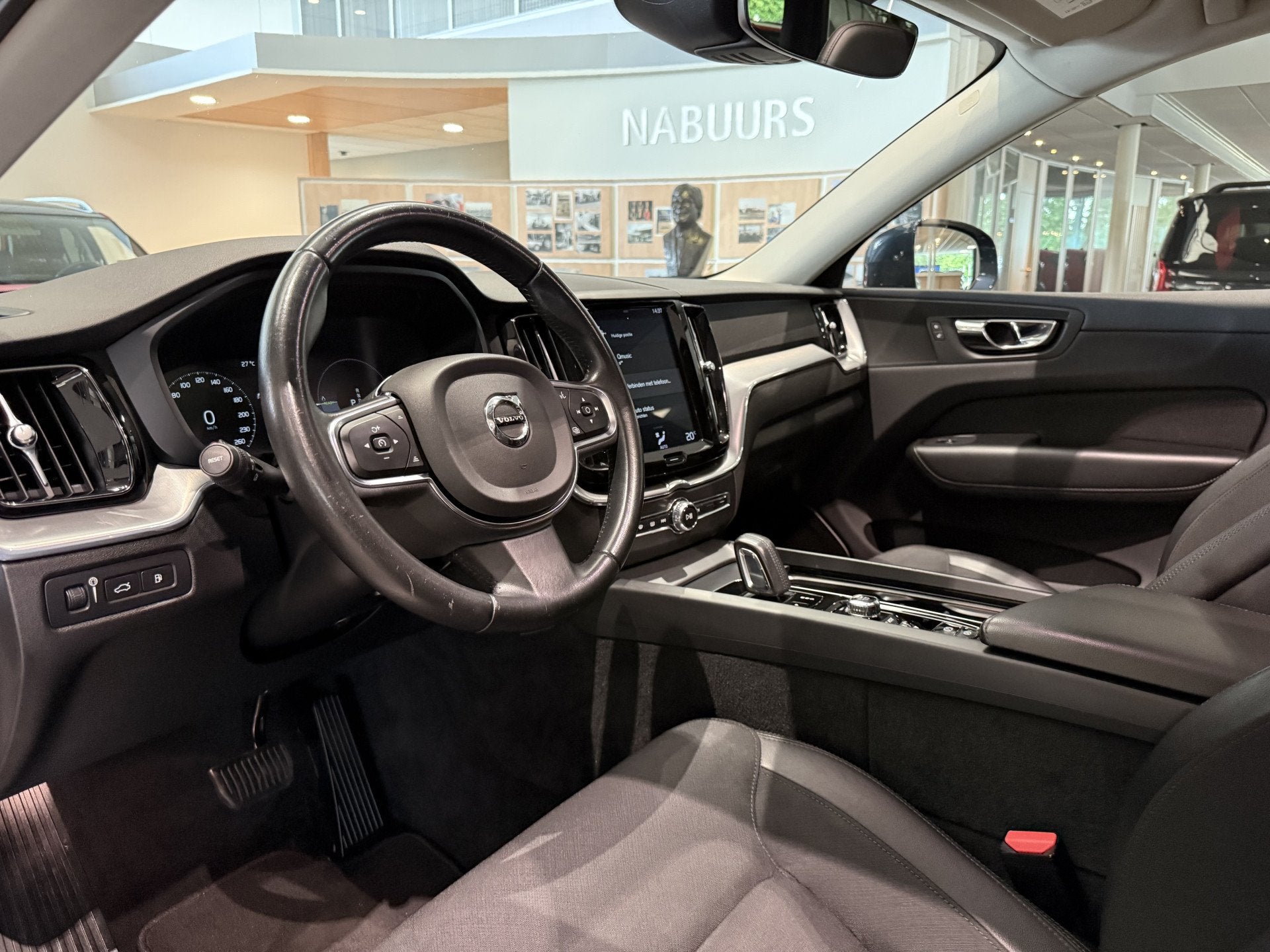 Volvo XC60 2.0 T8 Twin Engine AWD Momentum Pro, Pano, Camera, Auto's, Volvo, Automaat, 12 maanden, Gebruikt, Euro 6