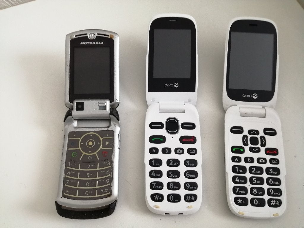 WEG=WEG!! VOOR LIEFHEBBER DRIE VINTAGE KLAPTELEFOONS GSM, Verzenden, Overige typen