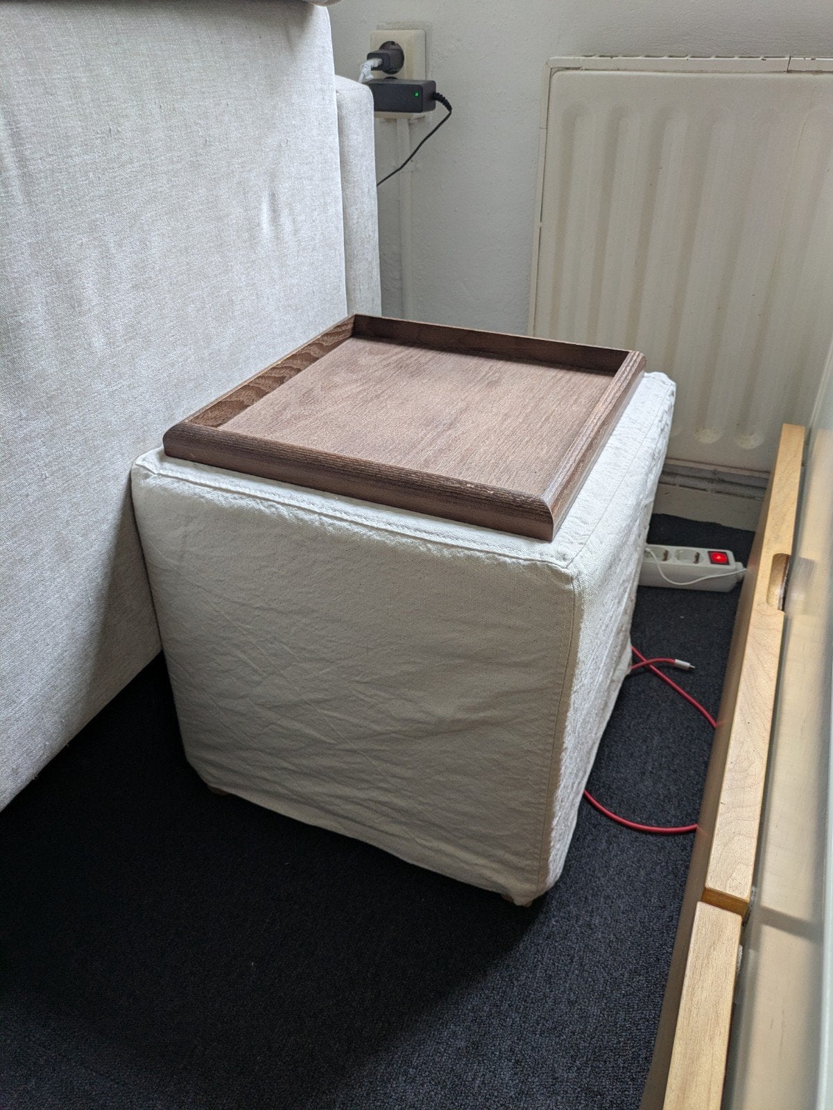 Stoffen poef Ikea met los houten dienblad van Sissy-Boy, Huis en Inrichting, Banken | Voetenbanken en Poefen, Ophalen, Minder dan 50 cm
