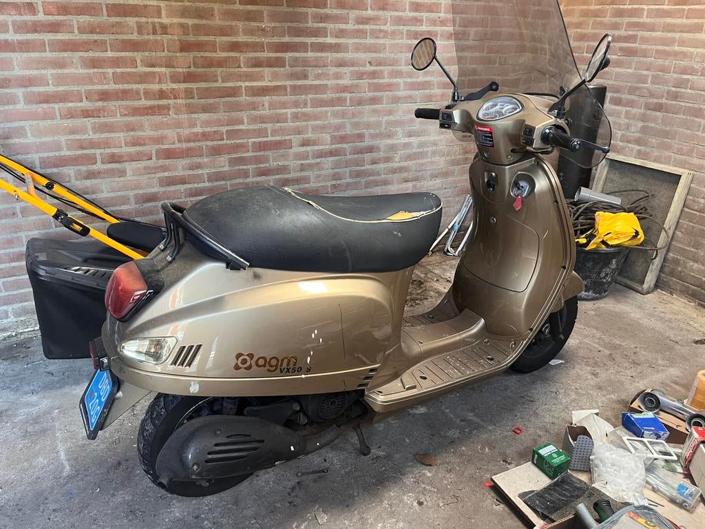 Agm vx50s scooter, Fietsen en Brommers, Snorfietsen en Snorscooters, Ophalen, Zo goed als nieuw, Benzine, Overige merken