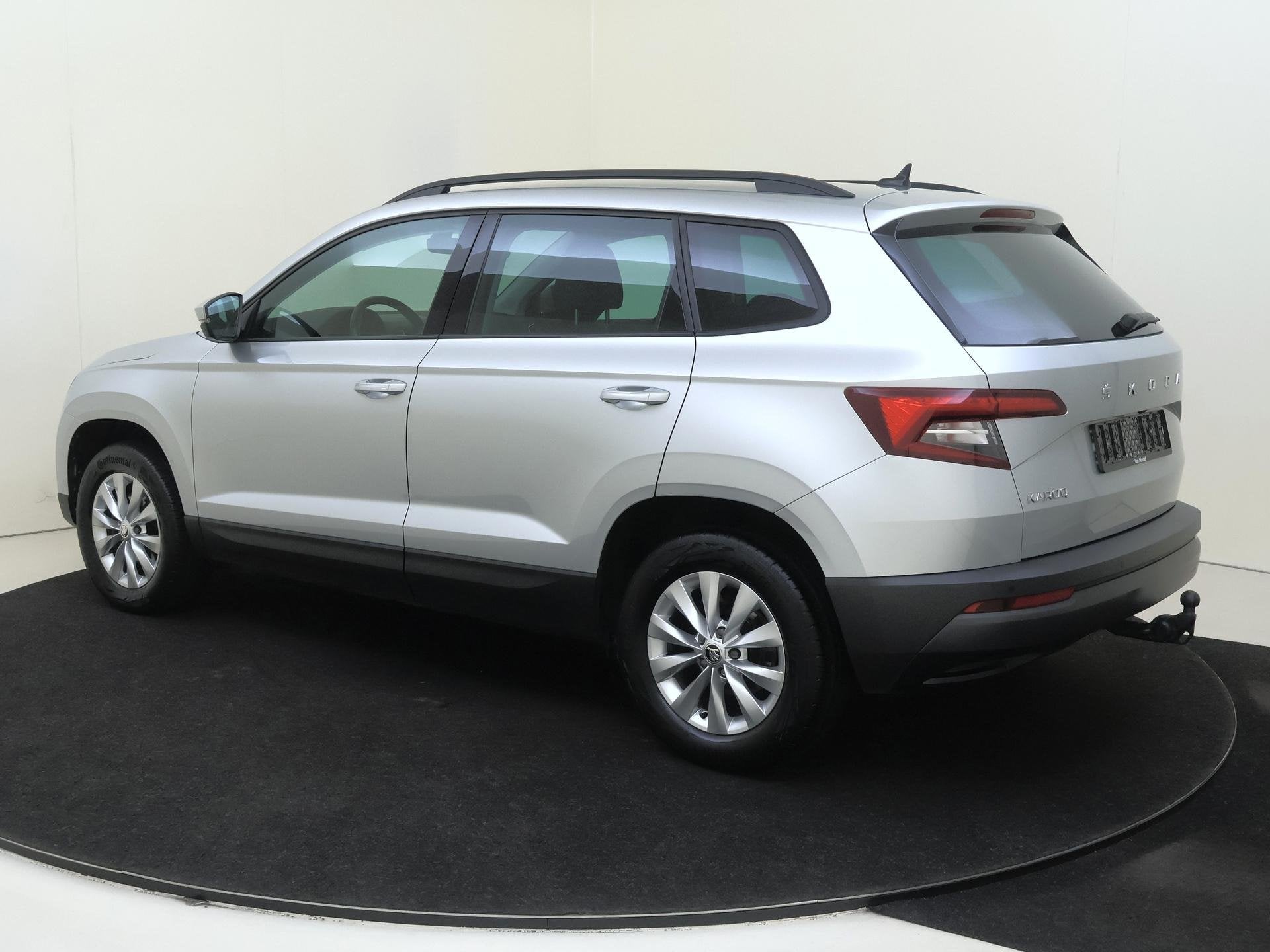 Skoda Karoq 1.5 TSI ACT Business Edition | LM velgen | trekh, Auto's, Stof, 4 cilinders, Karoq, Bedrijf