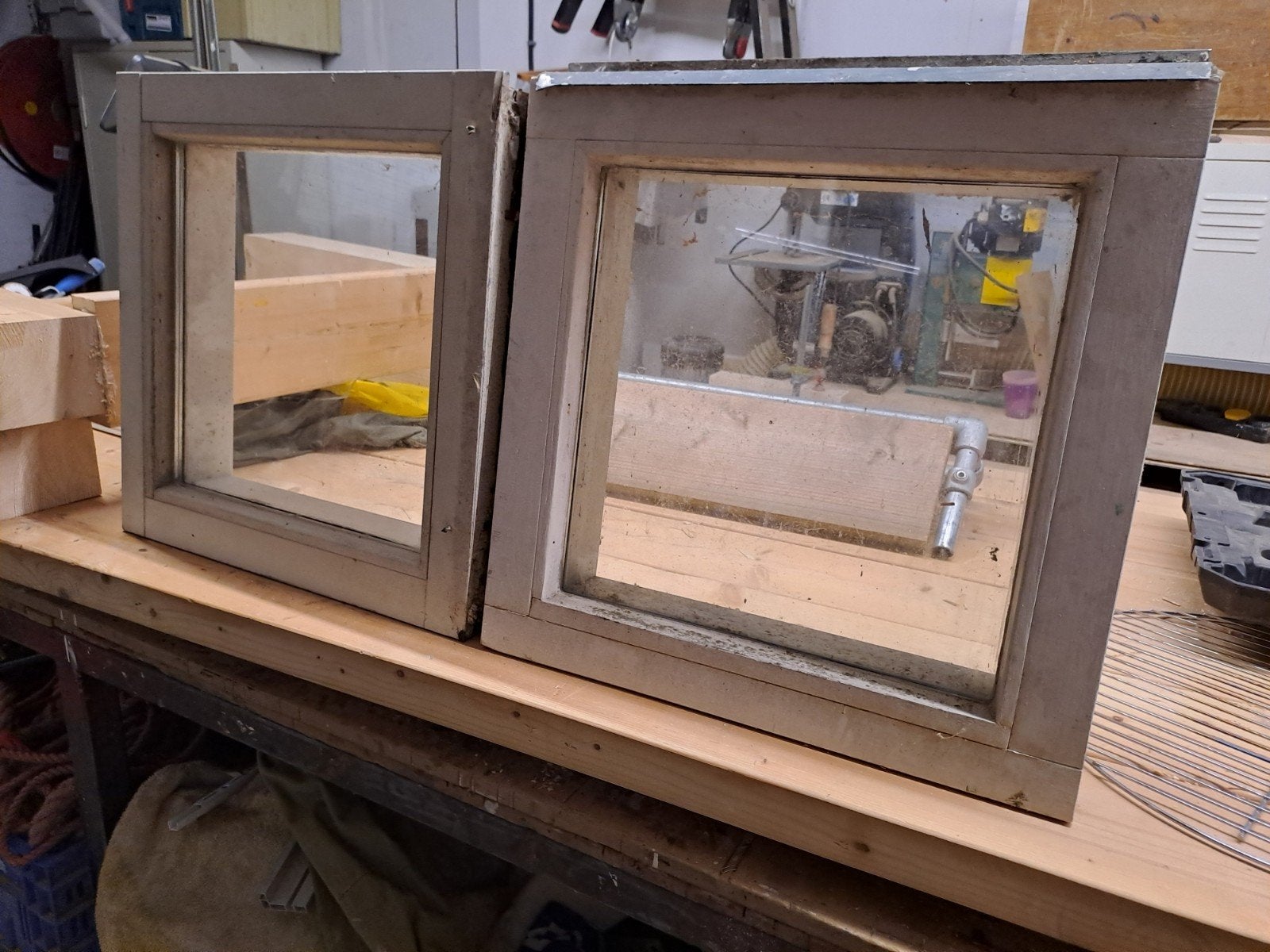 Gebruikt hardhouten kozijn met dubbel glas 54x54cm, Doe-het-zelf en Verbouw, Glas en Ramen, Ophalen, Minder dan 80 cm, Gevelraam of Ruit