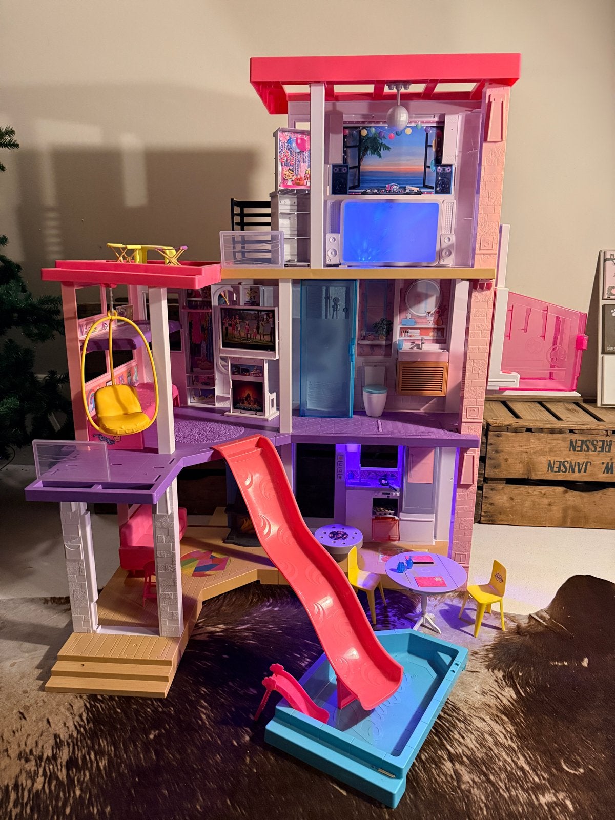 Groot Barbie Droomhuis met Glijbaan, Zwembad & Geluiden, Ophalen, Gebruikt, Poppenhuis