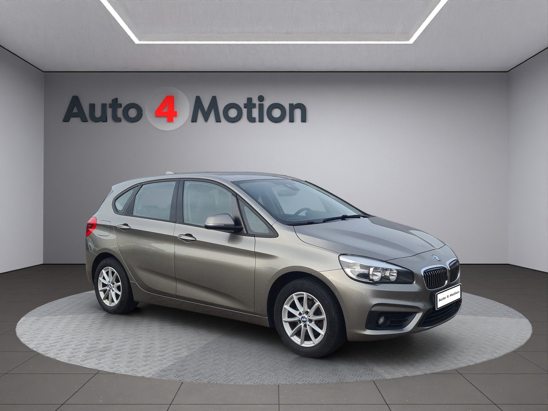 BMW 2-serie Active Tourer 216d High Executive Met LED I NAVI, Auto's, Voorwielaandrijving, Dealer onderhouden, Gebruikt, Automatische klimaatregeling