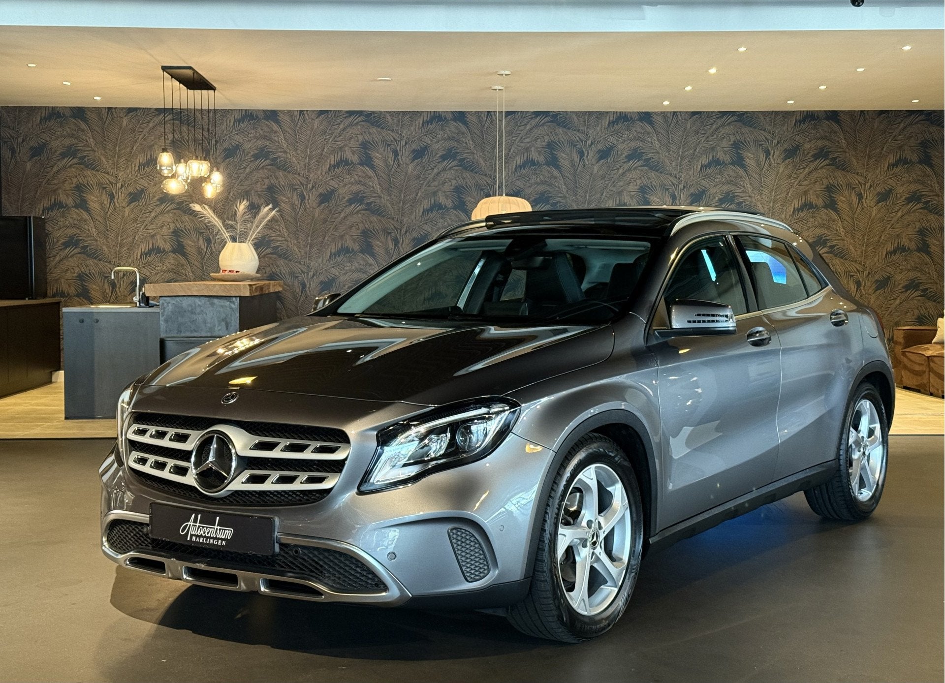 Mercedes-Benz GLA 200 Premium Plus I Pano I Camera I Automaa, Auto's, Gebruikt, Euro 6, 715 kg, 1595 cc