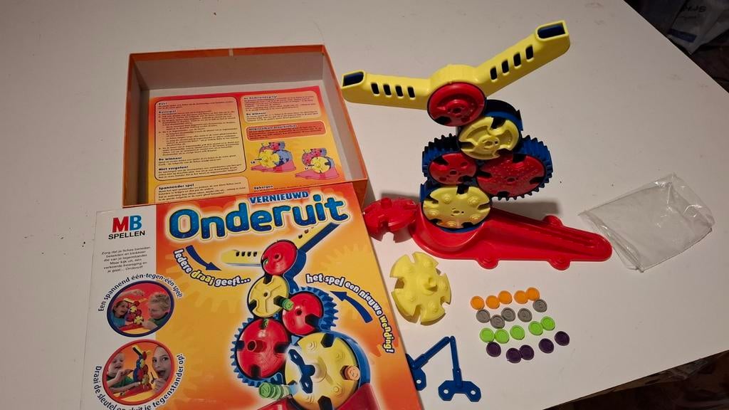 Onderuit spel, Drie of vier spelers, Ophalen of Verzenden, Zo goed als nieuw, Mb