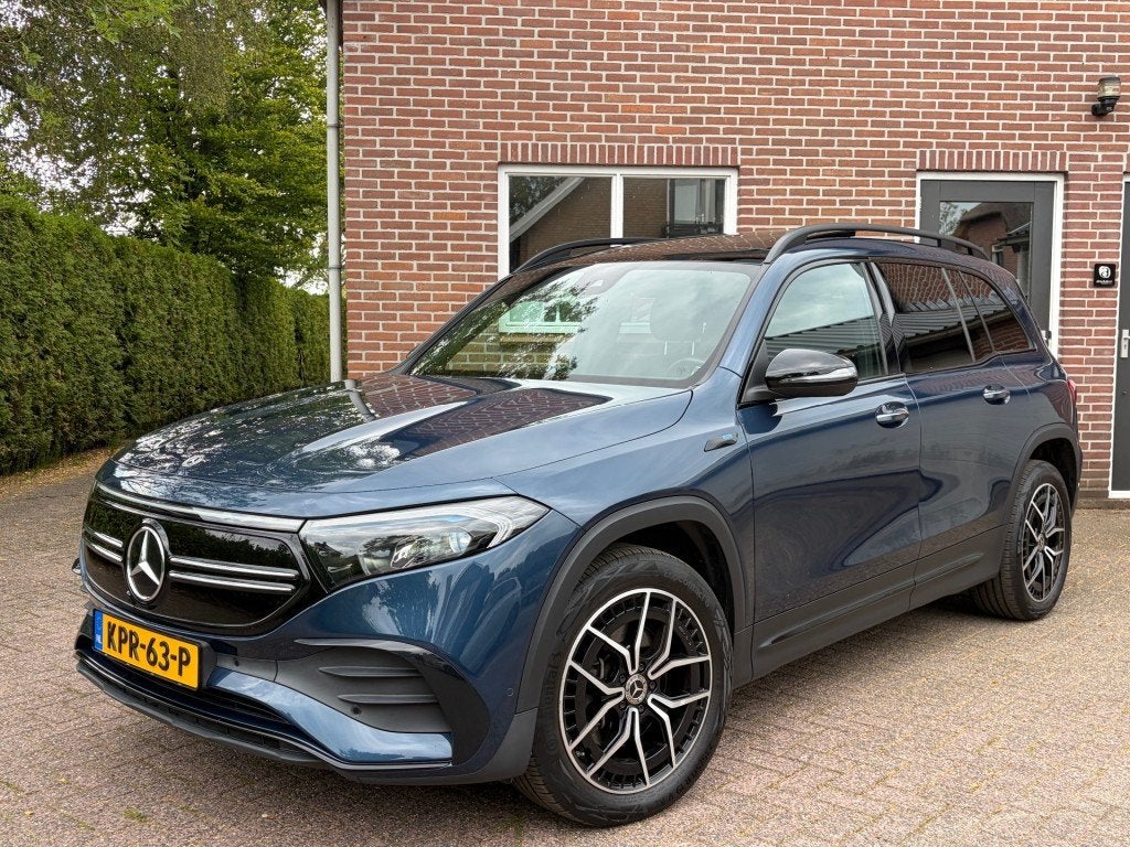 Mercedes-benz EQB 300 4Matic AMG 7 ZITS Pano, Auto's, Automaat, Gebruikt, EQB, Blauw