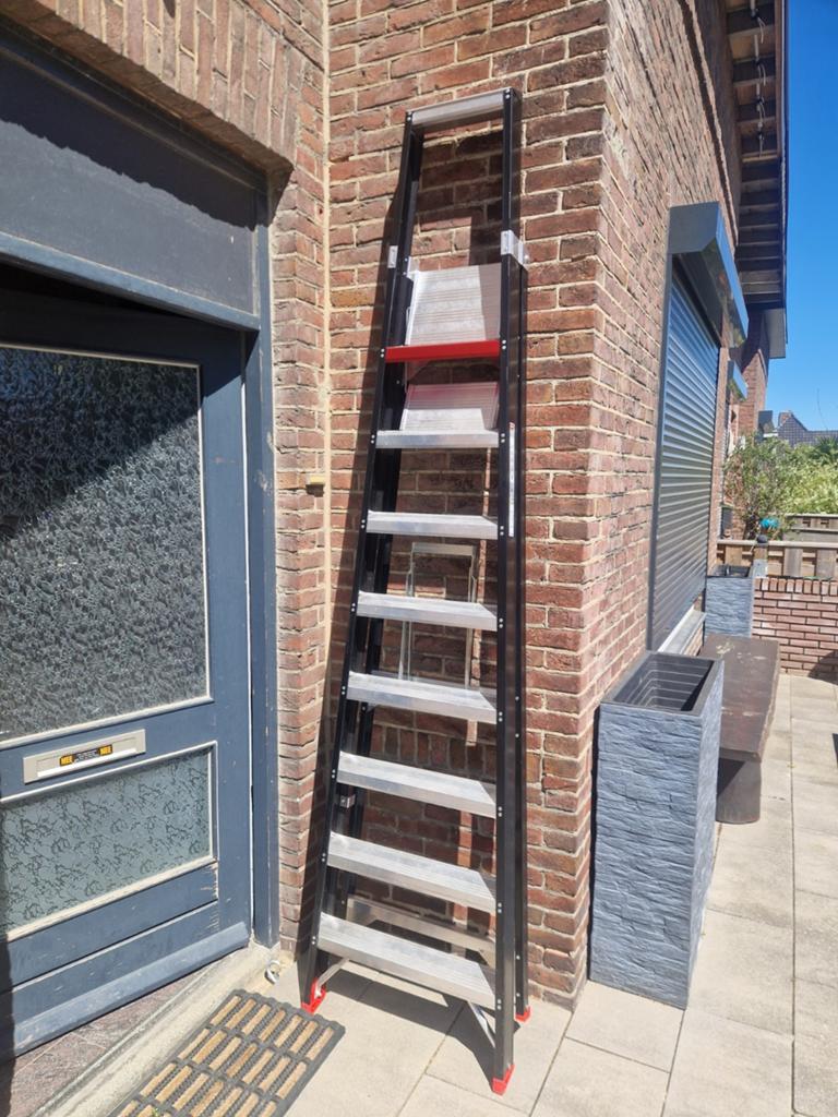 Altrex Trapladder Zwart 9 Treden - Professionele Kwaliteit, Doe-het-zelf en Verbouw, Ladders en Trappen, Ophalen, Trap, Zo goed als nieuw