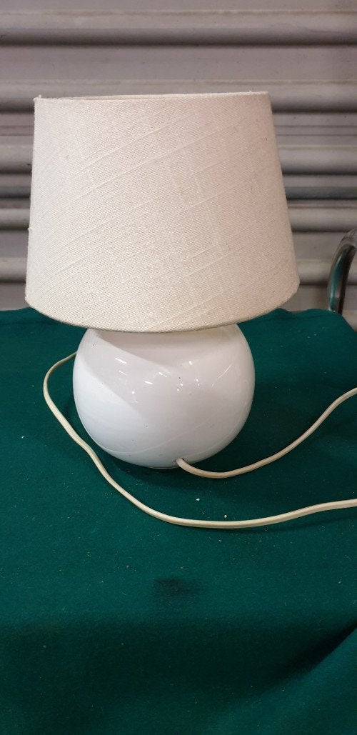 tafellamp wit met creme kap, Ophalen of Verzenden, 'T Olde Gre-j, Info@toldegrej.nl, Endepoelstraat 20f Didam