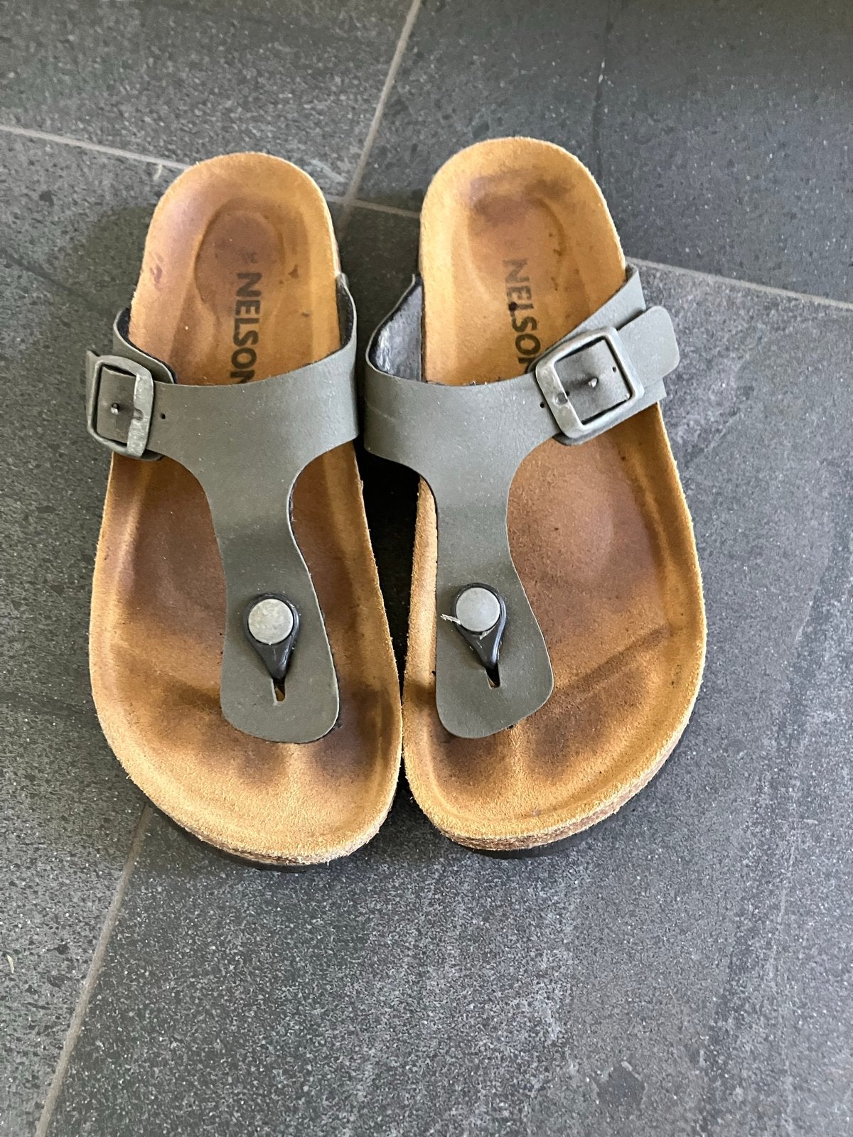 Nelson Slippers Maat 36 met Memory Foam, Kleding | Dames, Schoenen, Ophalen of Verzenden, Gedragen, Grijs, Slippers