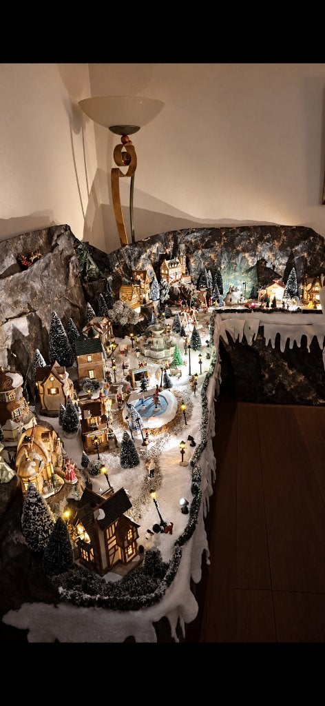 Groot & compleet Lemax kerstdorp – 100 figuren, Ophalen, Zo goed als nieuw