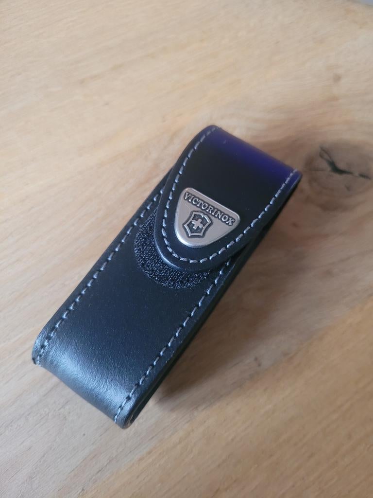 Victorinox Huntsman Zwitsers zakmes met leren etui, Ophalen of Verzenden, Zo goed als nieuw