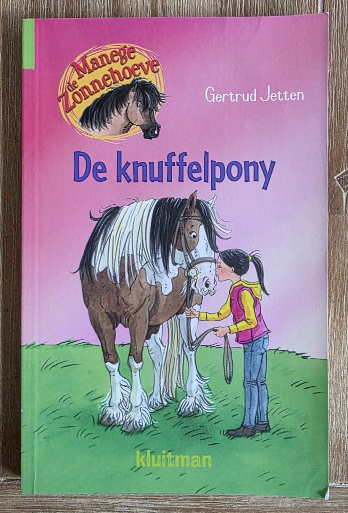 Manege De Zonnehoeve - De knuffelpony, Ophalen of Verzenden, Zo goed als nieuw, Gertrud Jetten, Fictie algemeen