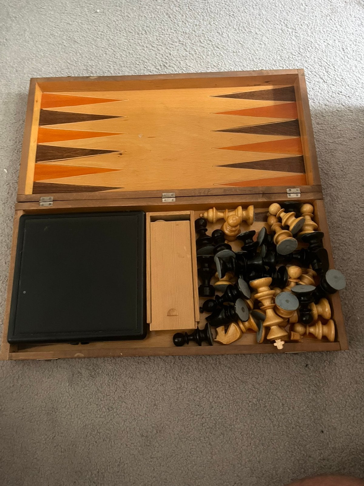 Vintage houten schaak- & backgammonset + extra reis-/damset, Ophalen, Zo goed als nieuw