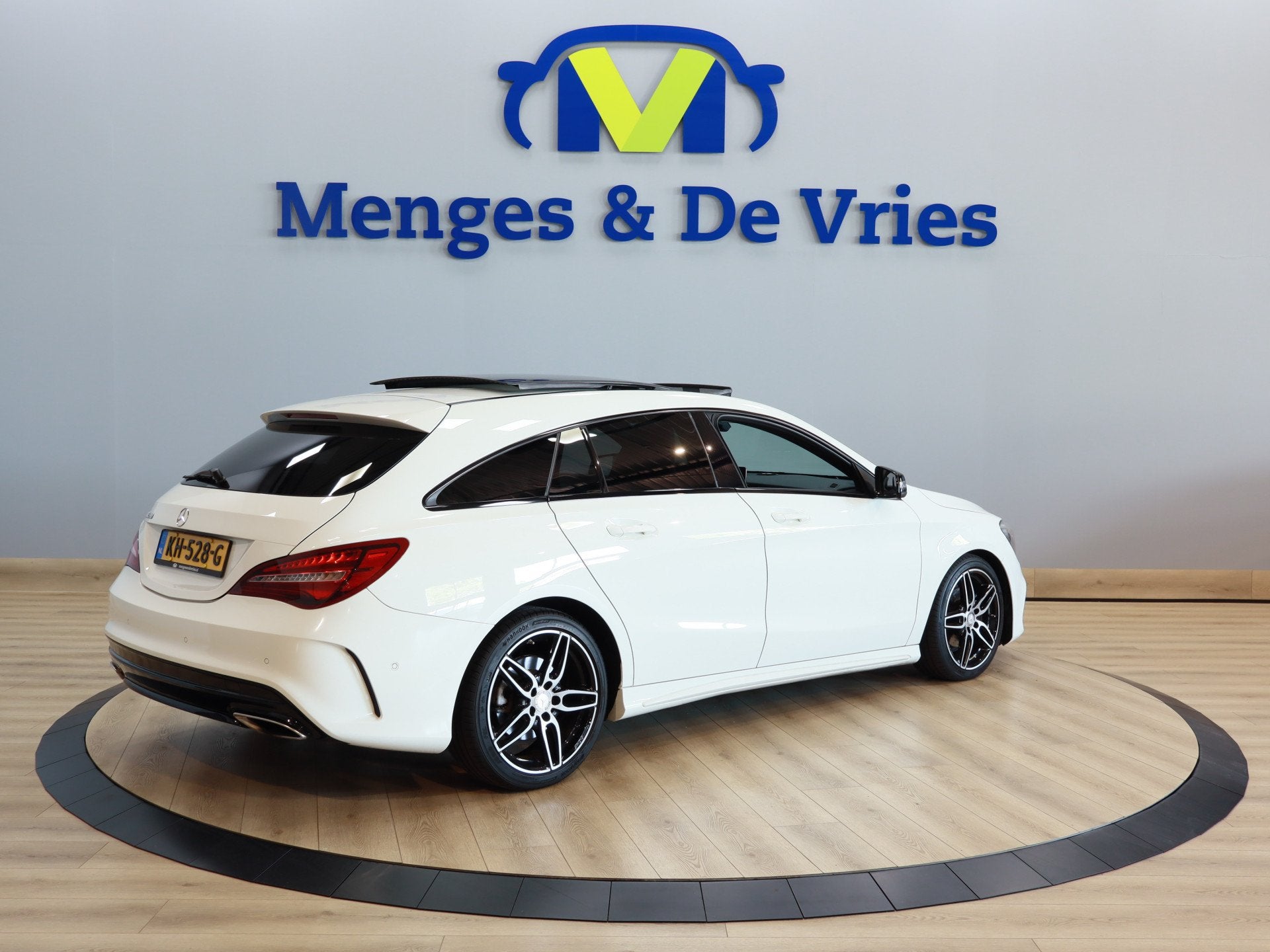Mercedes-Benz CLA-Klasse Shooting Brake AMG 200 Ambition Air, 730 kg, Gebruikt, Wit, 66 €/maand