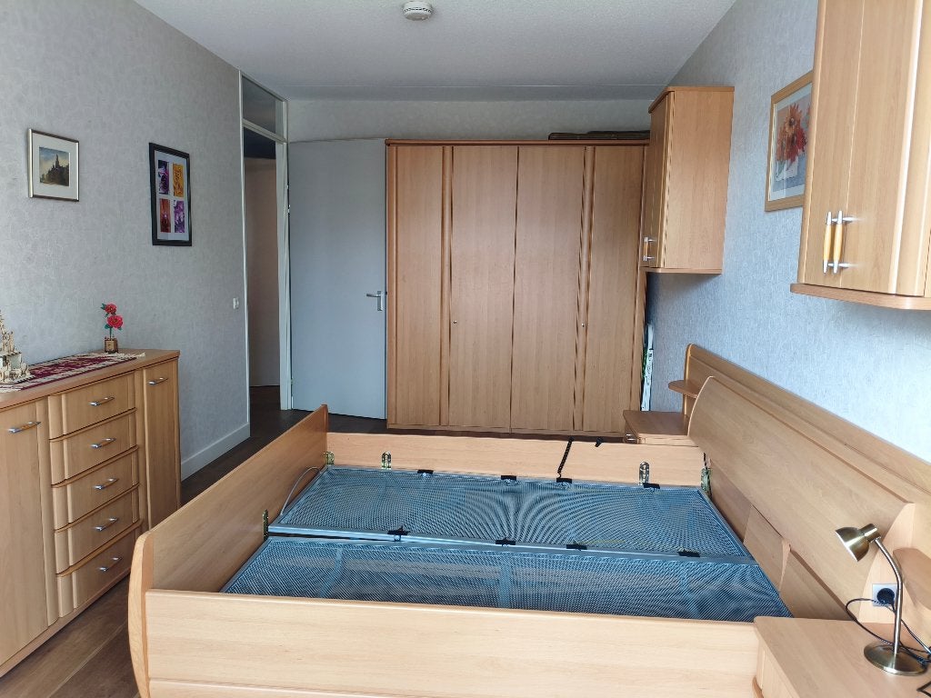 Kwaliteits Slaapkamer 2 Pers Bed. Kledingkast, Ophalen, Eenpersoons, Hout, 180 cm