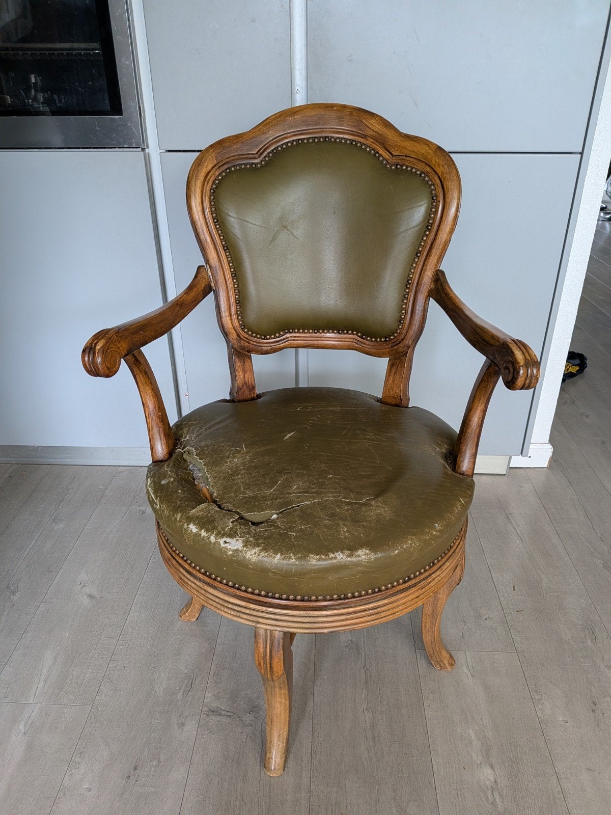 Bureaustoel antiek, Ophalen