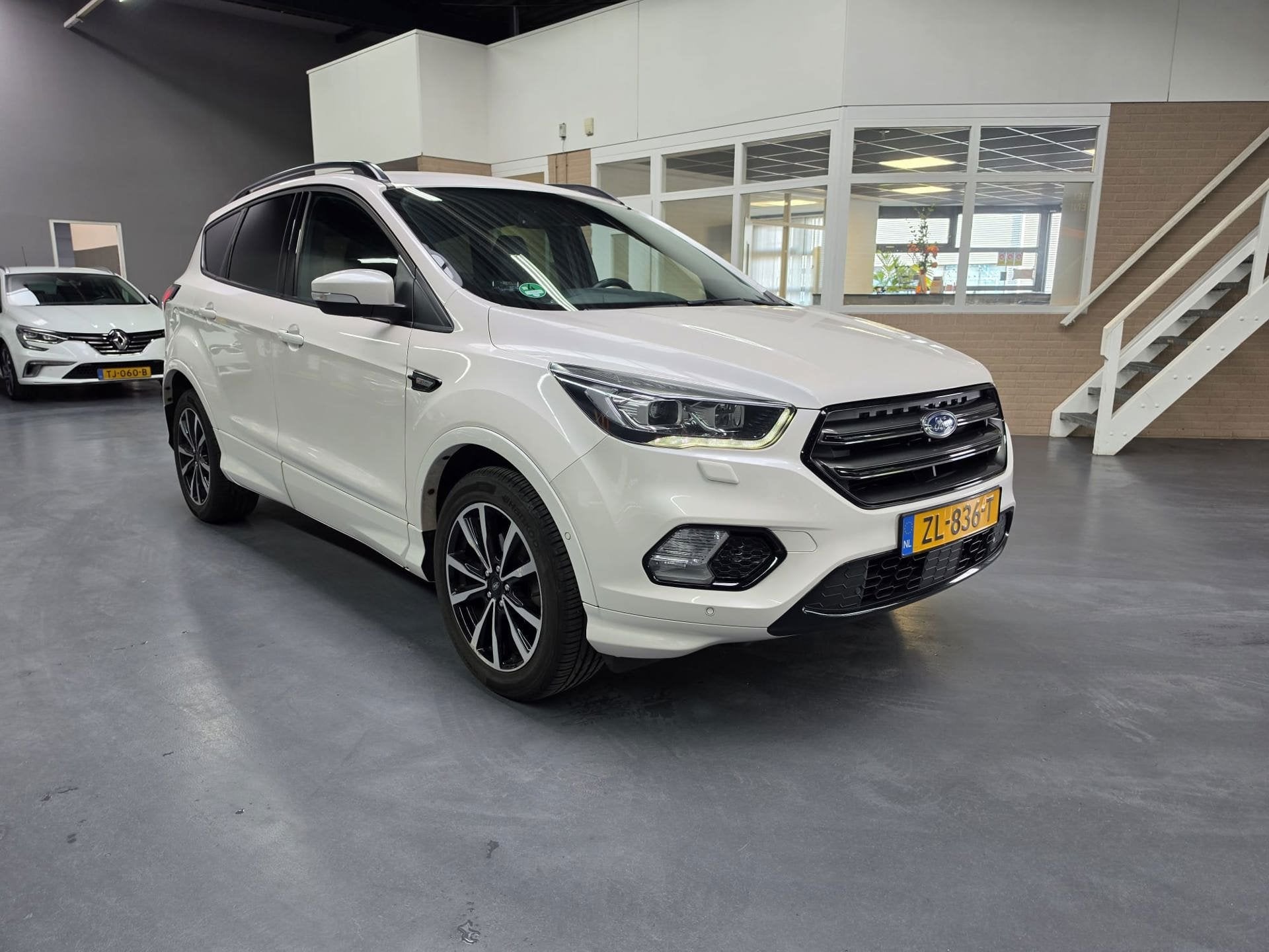 Ford Kuga 1.5 EcoBoost ST Line CAMERA LED TREKHAAK CARPLAY N, Auto's, Voorwielaandrijving, Euro 6, 4 cilinders, Leder en Stof