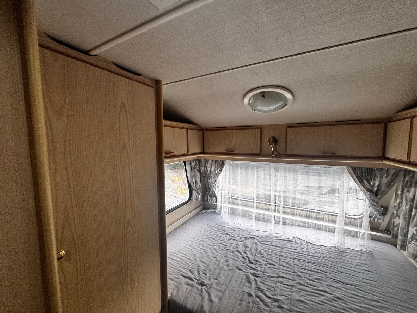 Home-Car Eureka 38 - Compacte en complete caravan, Caravans en Kamperen, Caravans, Home-car, Vast bed, Treinzit, Particulier