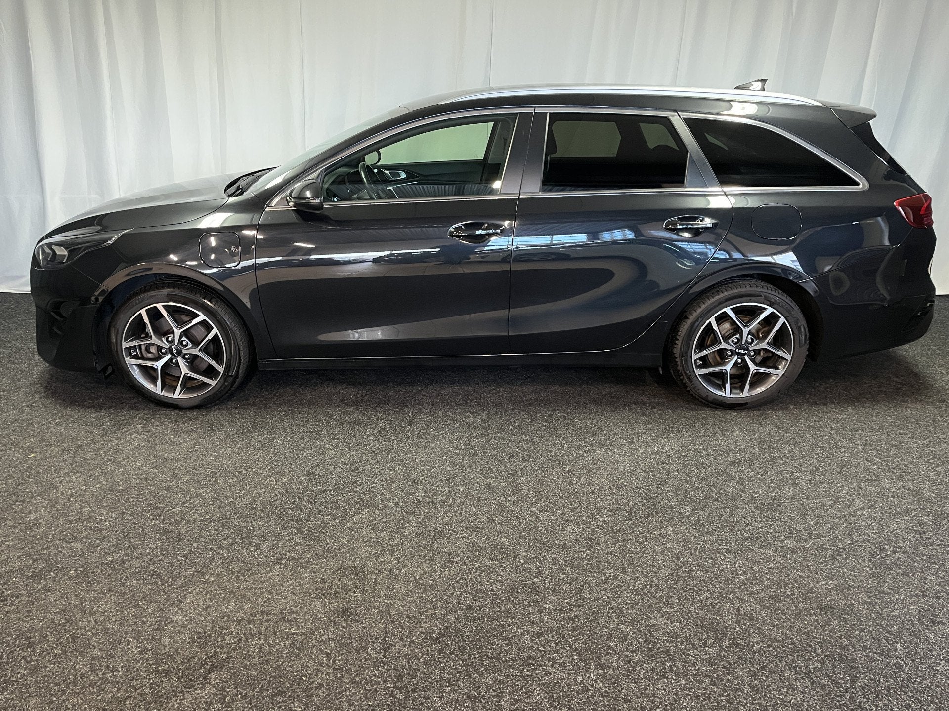 Kia Ceed Sportswagon 1.6 GDI PHEV PLUG-IN ExecutiveLine ECC/, Gebruikt, Met garantie (alle), Leder en Stof, Zwart