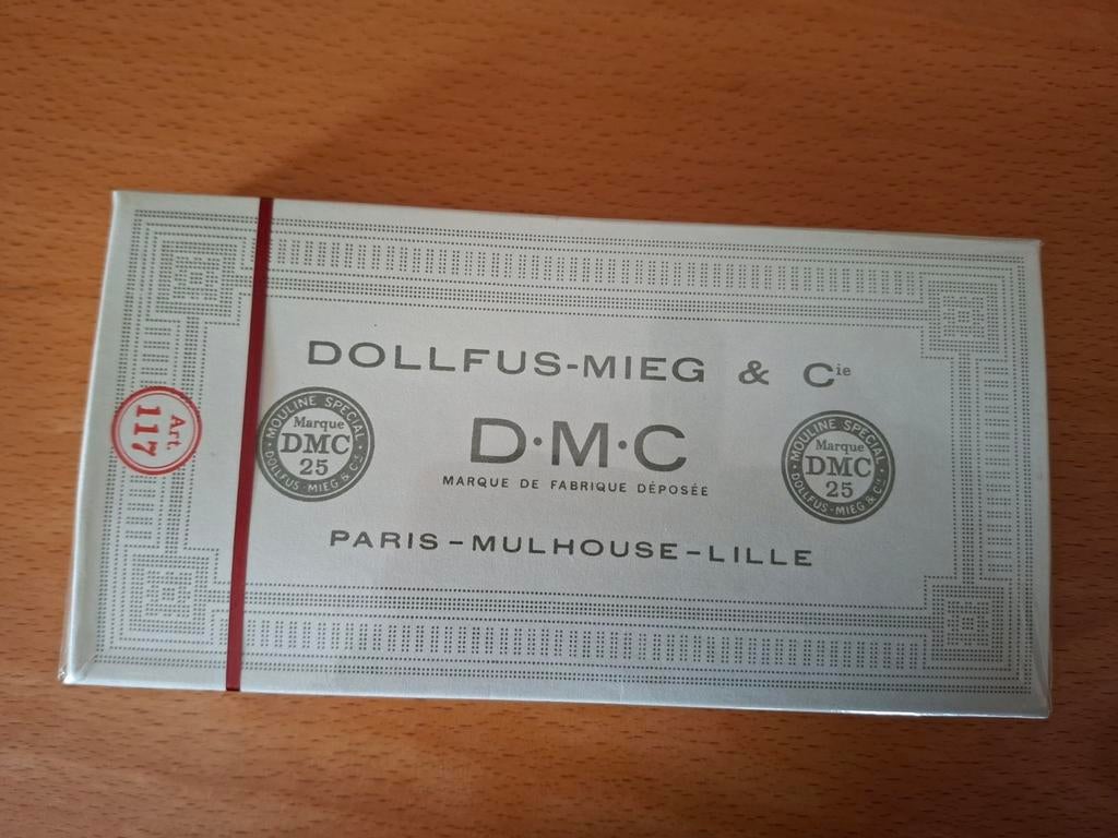 DMC borduurgaren, compleet doosje, geseald, Nieuw, Ophalen of Verzenden, Handborduren, Borduurgaren of Zijde