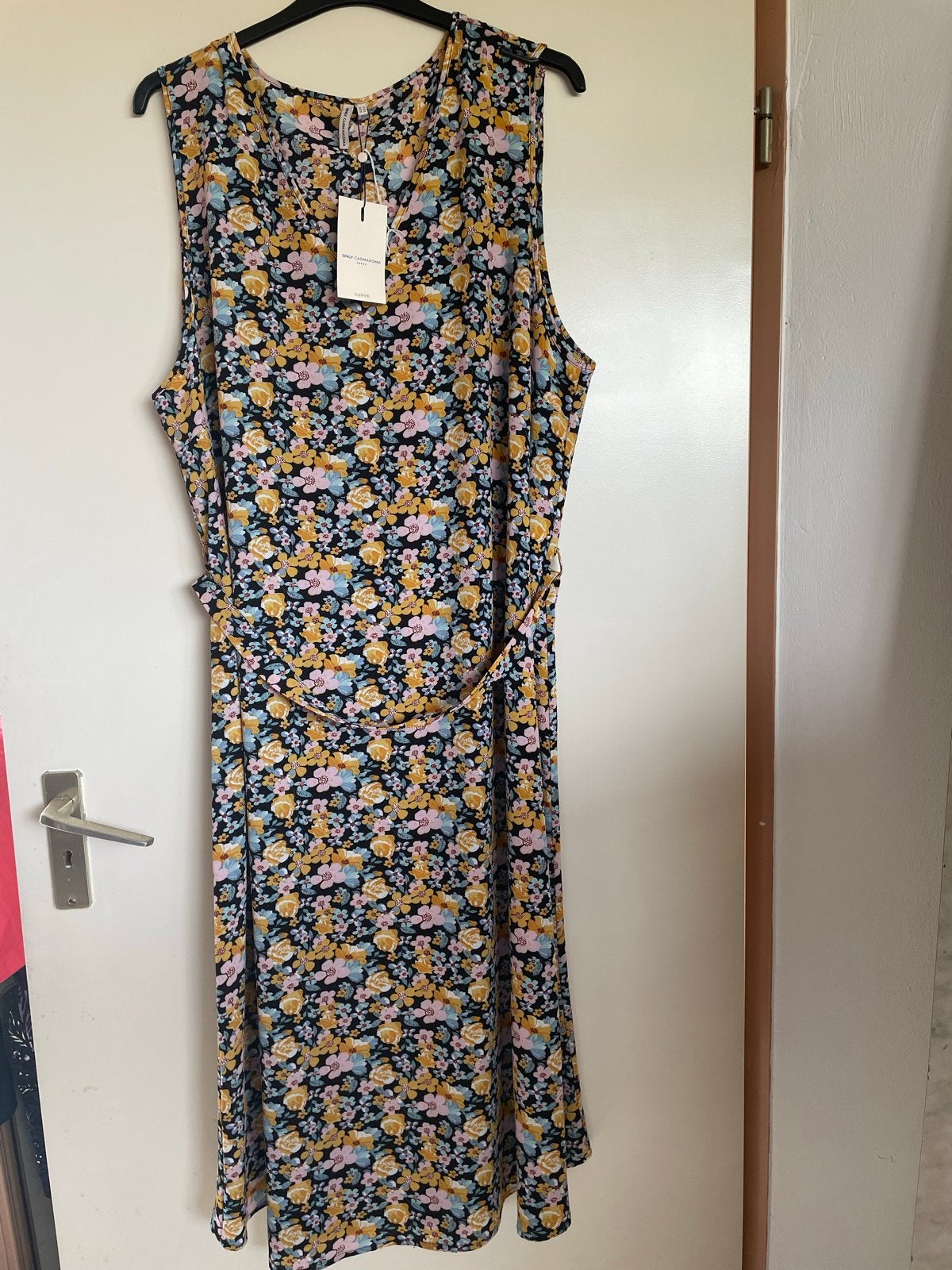 Nieuwe Carmakoma jurk maat 54 met bloemenprint, Ophalen of Verzenden, Nieuw, Overige kleuren, Jurk