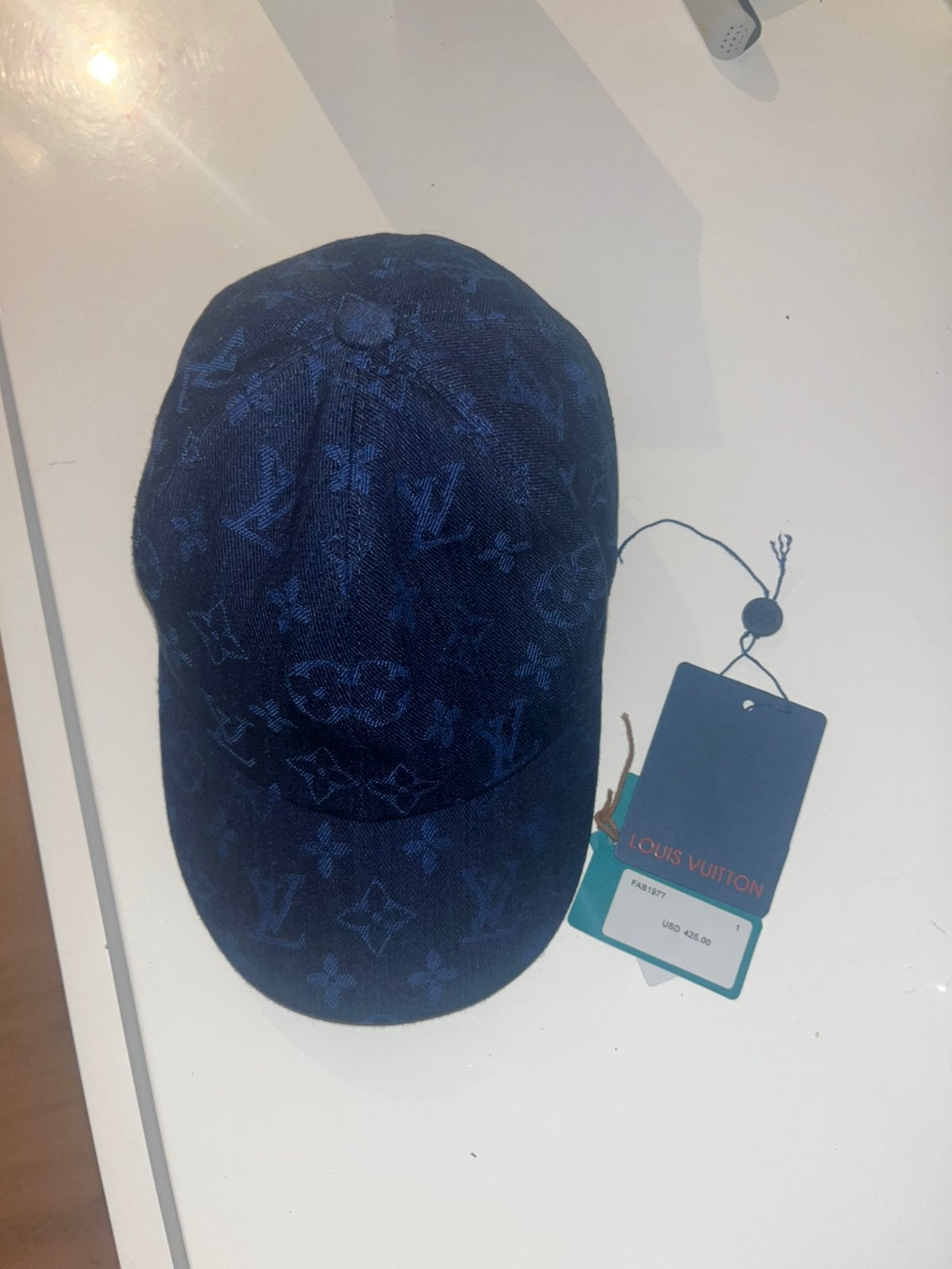 Louis Vuitton pet, Verzenden, Zo goed als nieuw