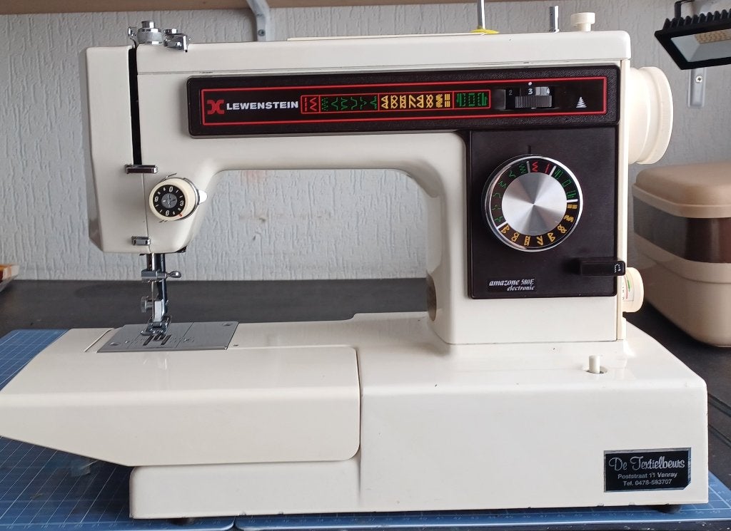 Lewenstein naaimachine, Ophalen, Gebruikt, Naaimachine, Lewenstein