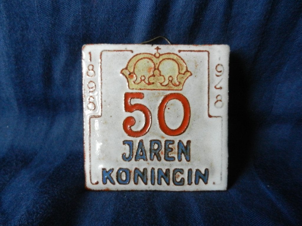 Brouwer aardewerk tegel, jubileum Koningin Wilhelmina 1948, Ophalen of Verzenden