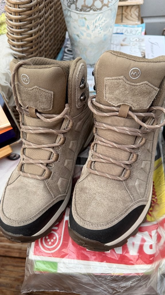 Dames wandelschoen maat 38, Beige, Ophalen of Verzenden, Human Nature, Sneakers of Gympen
